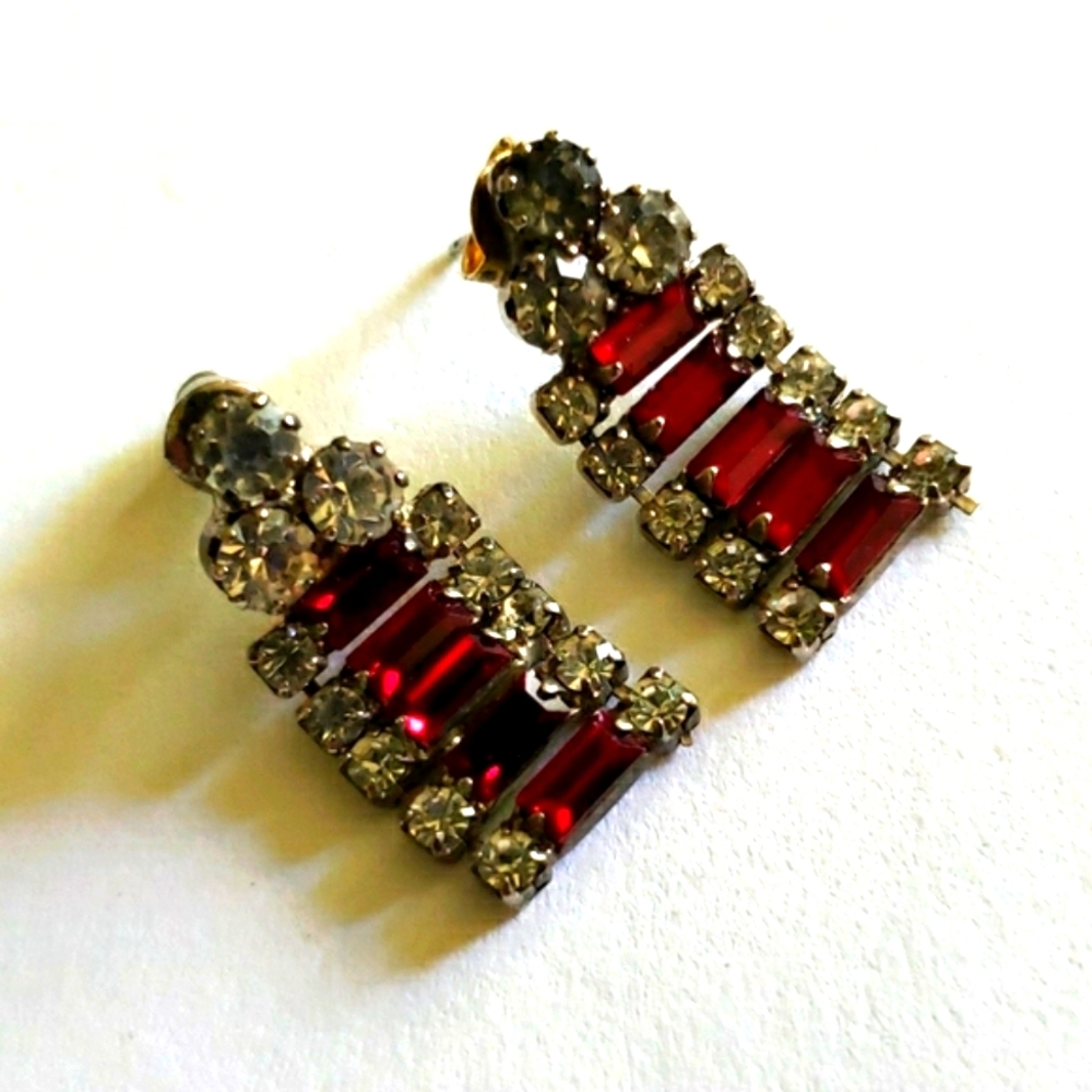 Vintage fashion red rhinestone earrings